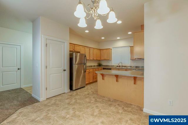 871 Mary Dr, Molalla, OR 97038