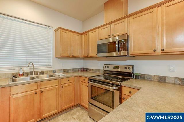 871 Mary Dr, Molalla, OR 97038