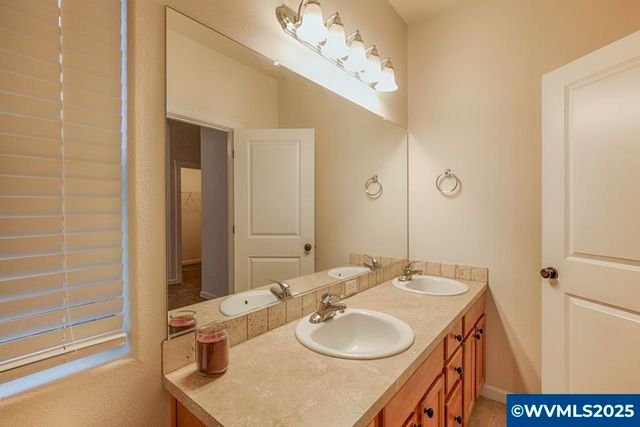 871 Mary Dr, Molalla, OR 97038