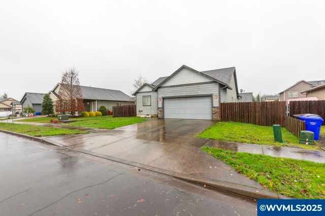 871 Mary Dr, Molalla, OR 97038