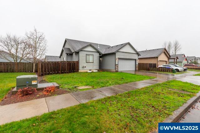 871 Mary Dr, Molalla, OR 97038