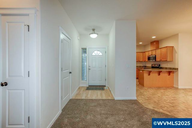 871 Mary Dr, Molalla, OR 97038