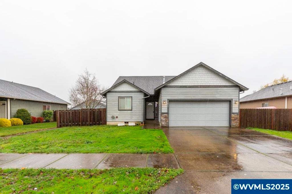 871 Mary Dr, Molalla, OR 97038