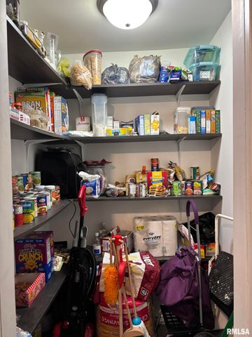 506 E ELM Street, Canton, IL 61520