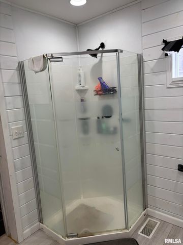 506 E ELM Street, Canton, IL 61520