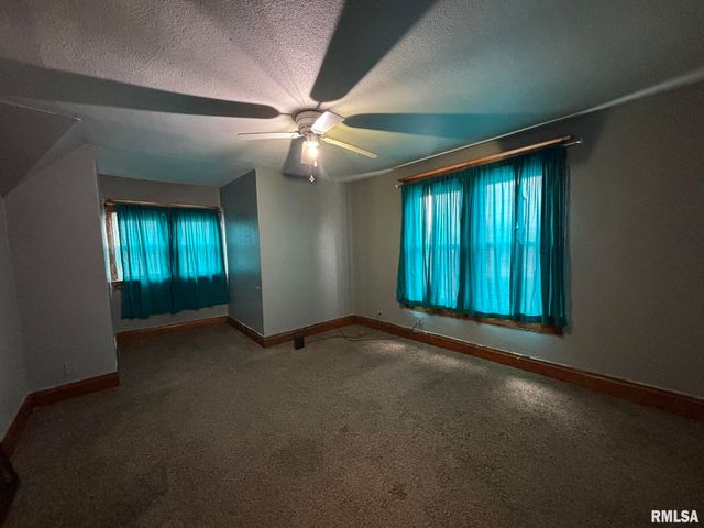 506 E ELM Street, Canton, IL 61520