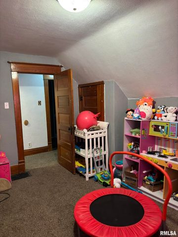 506 E ELM Street, Canton, IL 61520