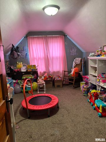 506 E ELM Street, Canton, IL 61520