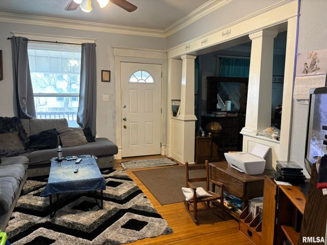 506 E ELM Street, Canton, IL 61520