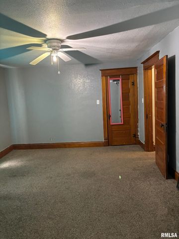 506 E ELM Street, Canton, IL 61520