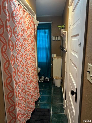 506 E ELM Street, Canton, IL 61520