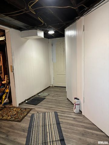 506 E ELM Street, Canton, IL 61520