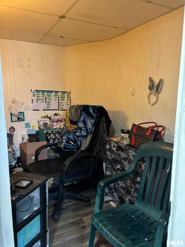 506 E ELM Street, Canton, IL 61520