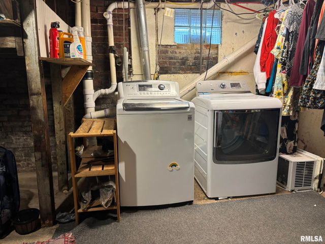 506 E ELM Street, Canton, IL 61520