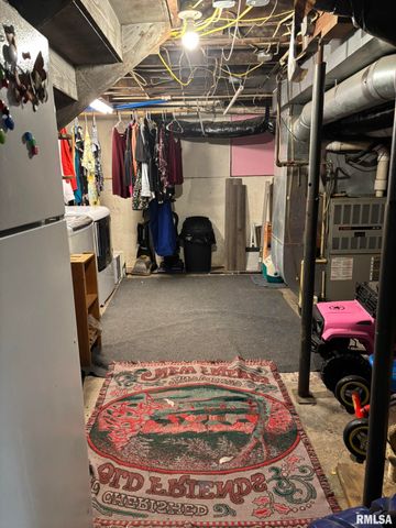 506 E ELM Street, Canton, IL 61520