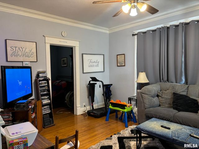 506 E ELM Street, Canton, IL 61520