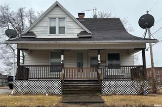506 E ELM Street, Canton, IL 61520