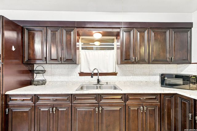 4422 Bikini Dr., San Antonio, TX 78218