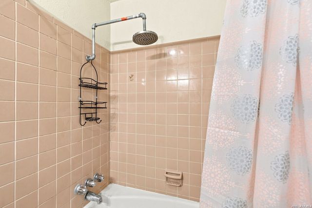 4422 Bikini Dr., San Antonio, TX 78218