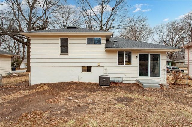 9407 Palmer Avenue, Kansas City, MO 64138