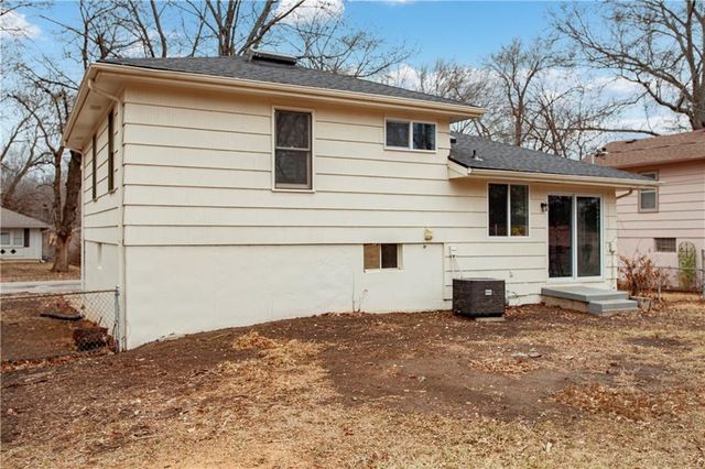 9407 Palmer Avenue, Kansas City, MO 64138