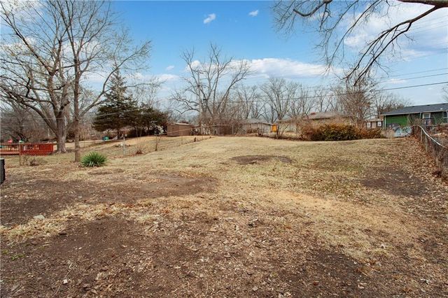 9407 Palmer Avenue, Kansas City, MO 64138