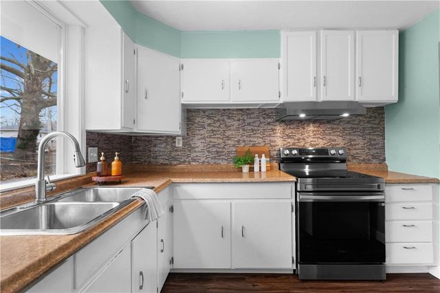 9407 Palmer Avenue, Kansas City, MO 64138