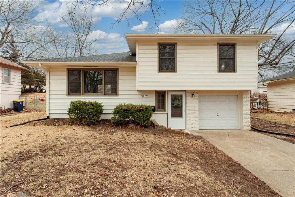 9407 Palmer Avenue, Kansas City, MO 64138