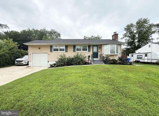 215 N GARDEN BLVD, Beverly, NJ 08010