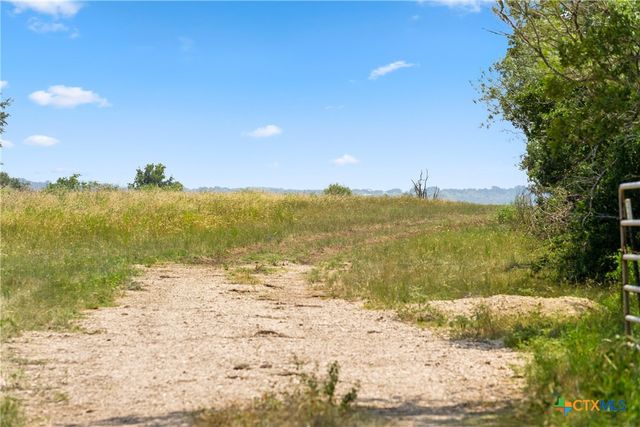 3575 Westwood Road, Lockhart, TX 78644