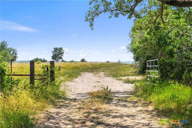 3575 Westwood Road, Lockhart, TX 78644