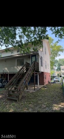 90 Chestnut St, East Orange City, NJ 07018