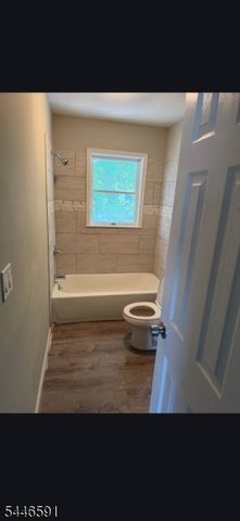 90 Chestnut St, East Orange City, NJ 07018