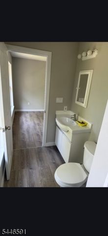 90 Chestnut St, East Orange City, NJ 07018