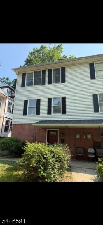 90 Chestnut St, East Orange City, NJ 07018