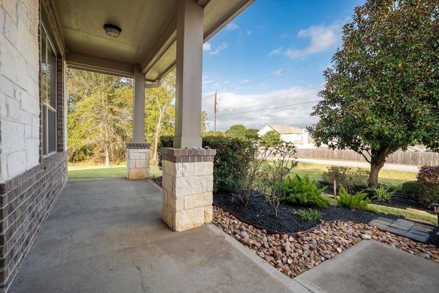 13874 Oak Manor Drive, Willis, TX 77318