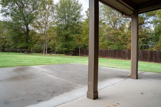 13874 Oak Manor Drive, Willis, TX 77318