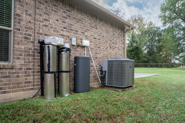 13874 Oak Manor Drive, Willis, TX 77318