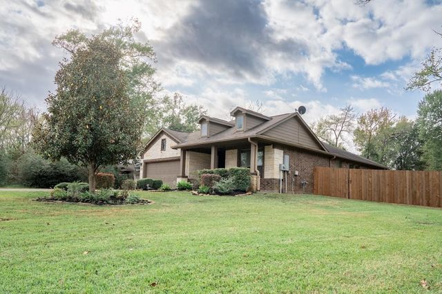 13874 Oak Manor Drive, Willis, TX 77318
