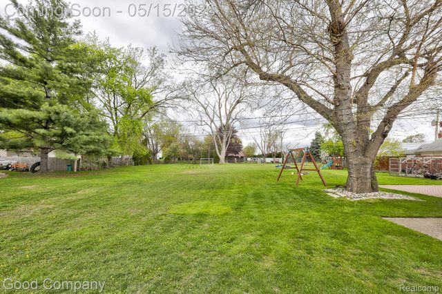 11493 Warren Boulevard, Warren, MI 48089