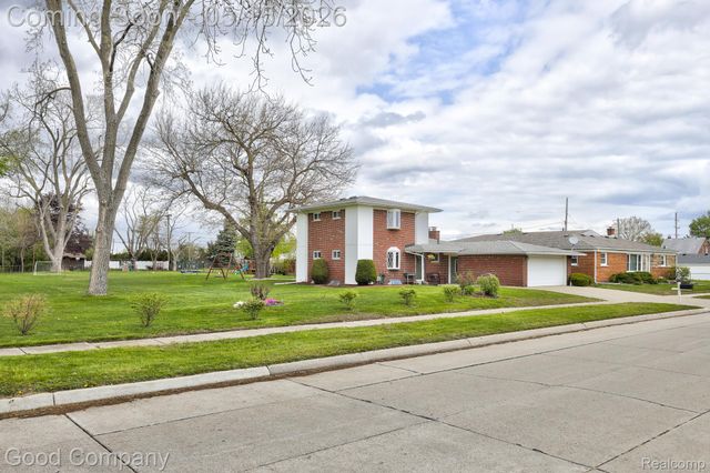11493 Warren Boulevard, Warren, MI 48089