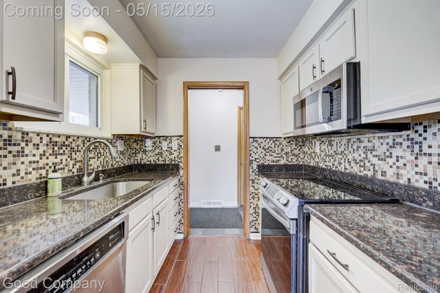 11493 Warren Boulevard, Warren, MI 48089