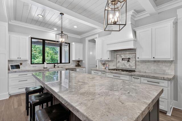 105 Alexis Dr, Longview, TX 75605