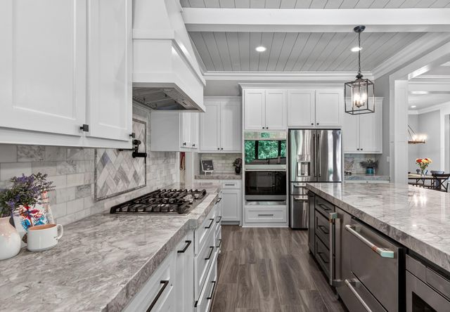 105 Alexis Dr, Longview, TX 75605