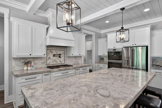 105 Alexis Dr, Longview, TX 75605