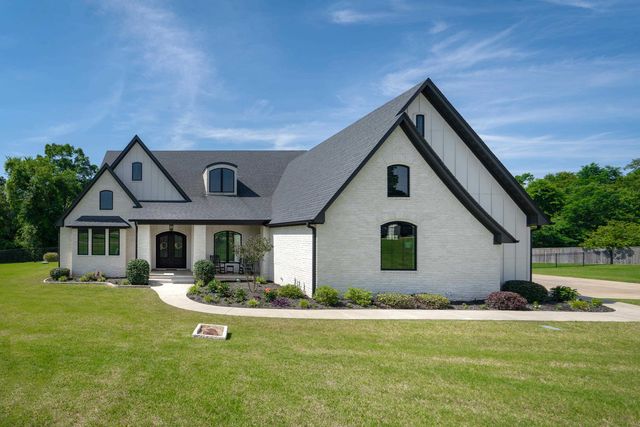 105 Alexis Dr, Longview, TX 75605
