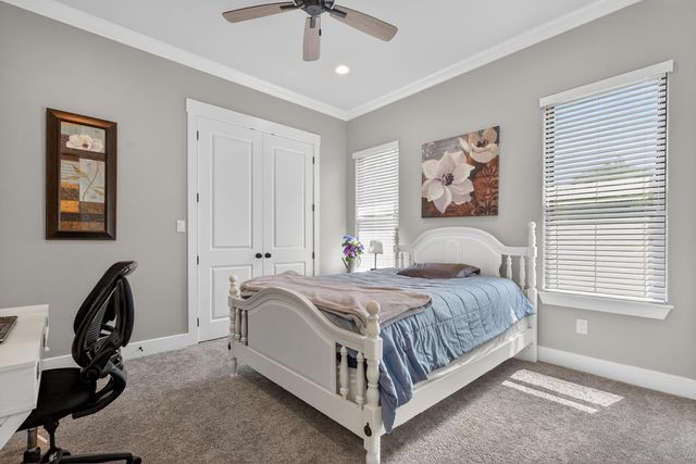 105 Alexis Dr, Longview, TX 75605