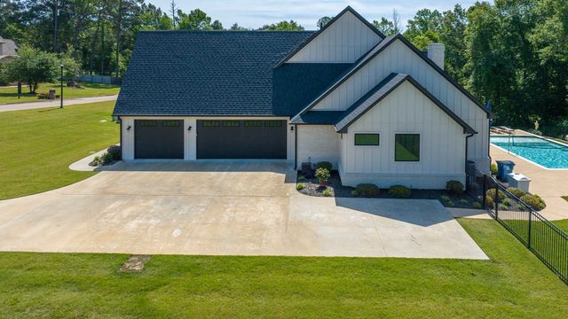 105 Alexis Dr, Longview, TX 75605