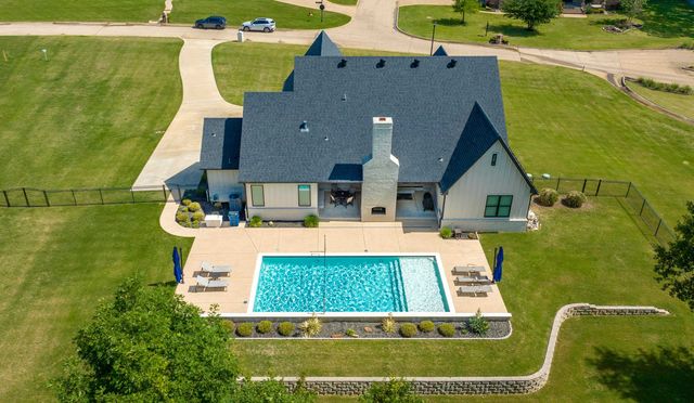 105 Alexis Dr, Longview, TX 75605