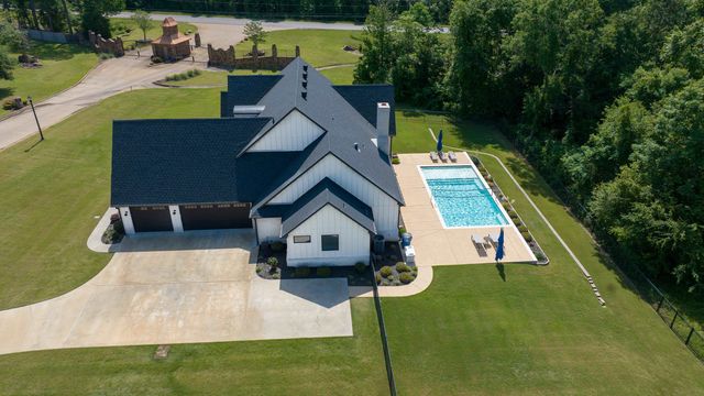 105 Alexis Dr, Longview, TX 75605